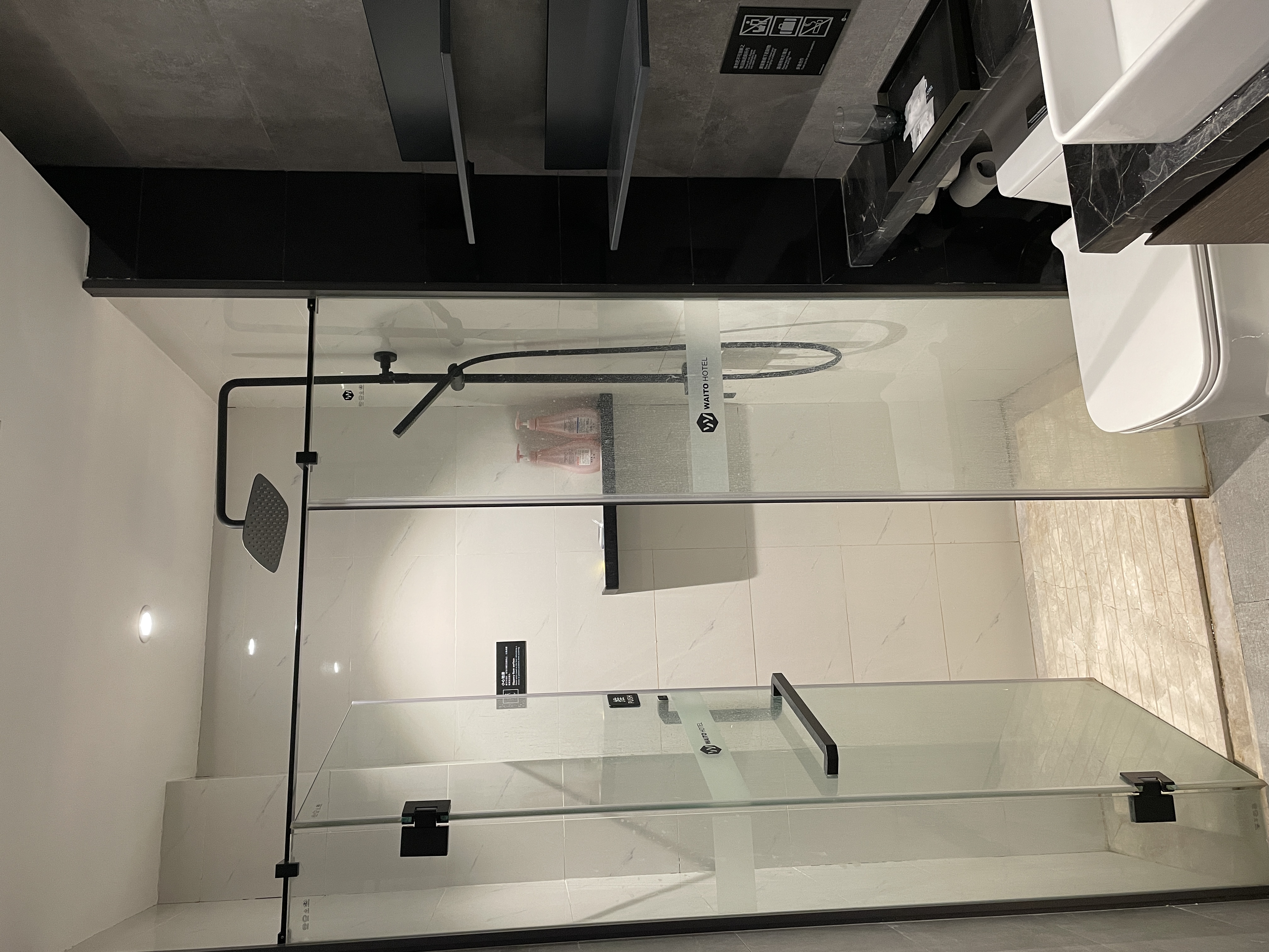 Quarantine hotel room — photograph 2
